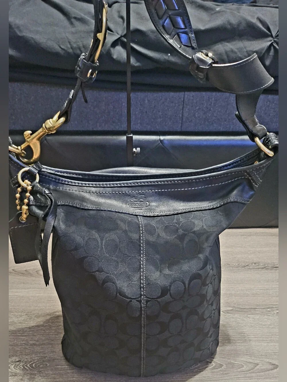 Vint/Auth. Y2K Monogram Coach Bleecker Duffle Bucket Bag Black/Gold G0768-11438